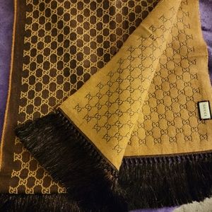 Gucci Women's Natural Wool GG Jacquard Scarf